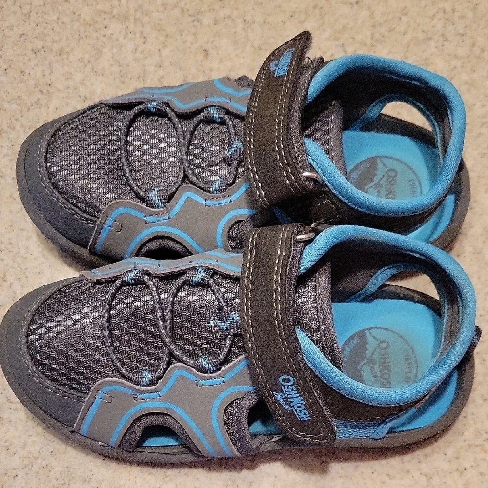 OshKosh B'gosh Closed Toe Sandals SIZE 9M